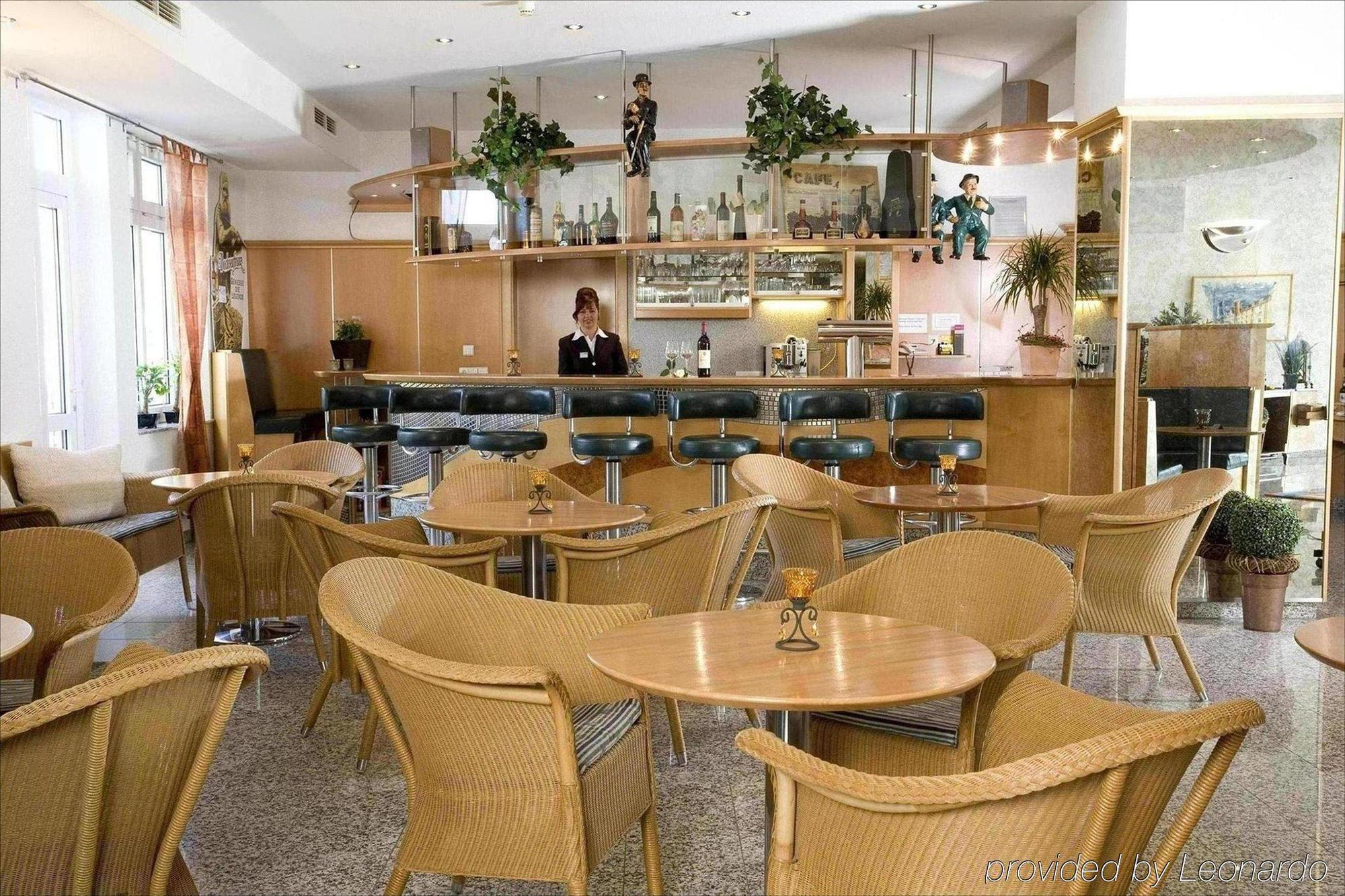 航道酒店  圣莱昂-罗特 餐厅 照片